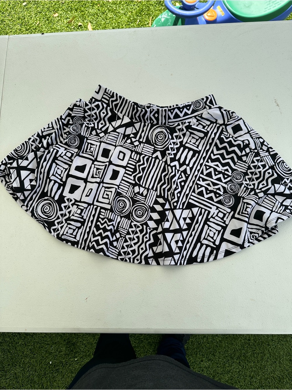 Forever 21 Black and White Geometric Circle Skirt